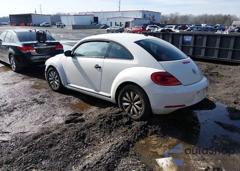 2014 Volkswagen Beetle 2.5L Entry z USA, uszkodzony, nr VIN 3VWFP7AT7EM611216